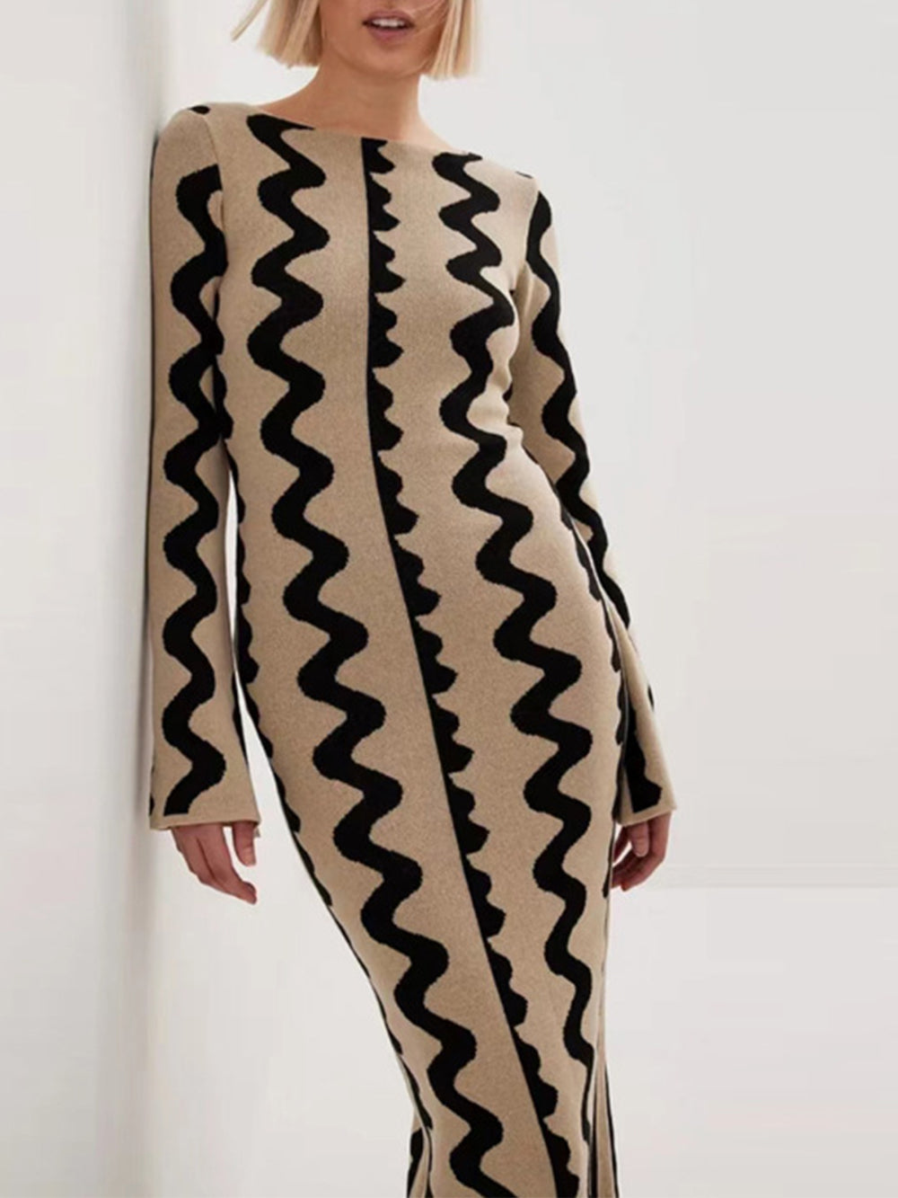 Contrast Bell Sleeve Maxi Dress